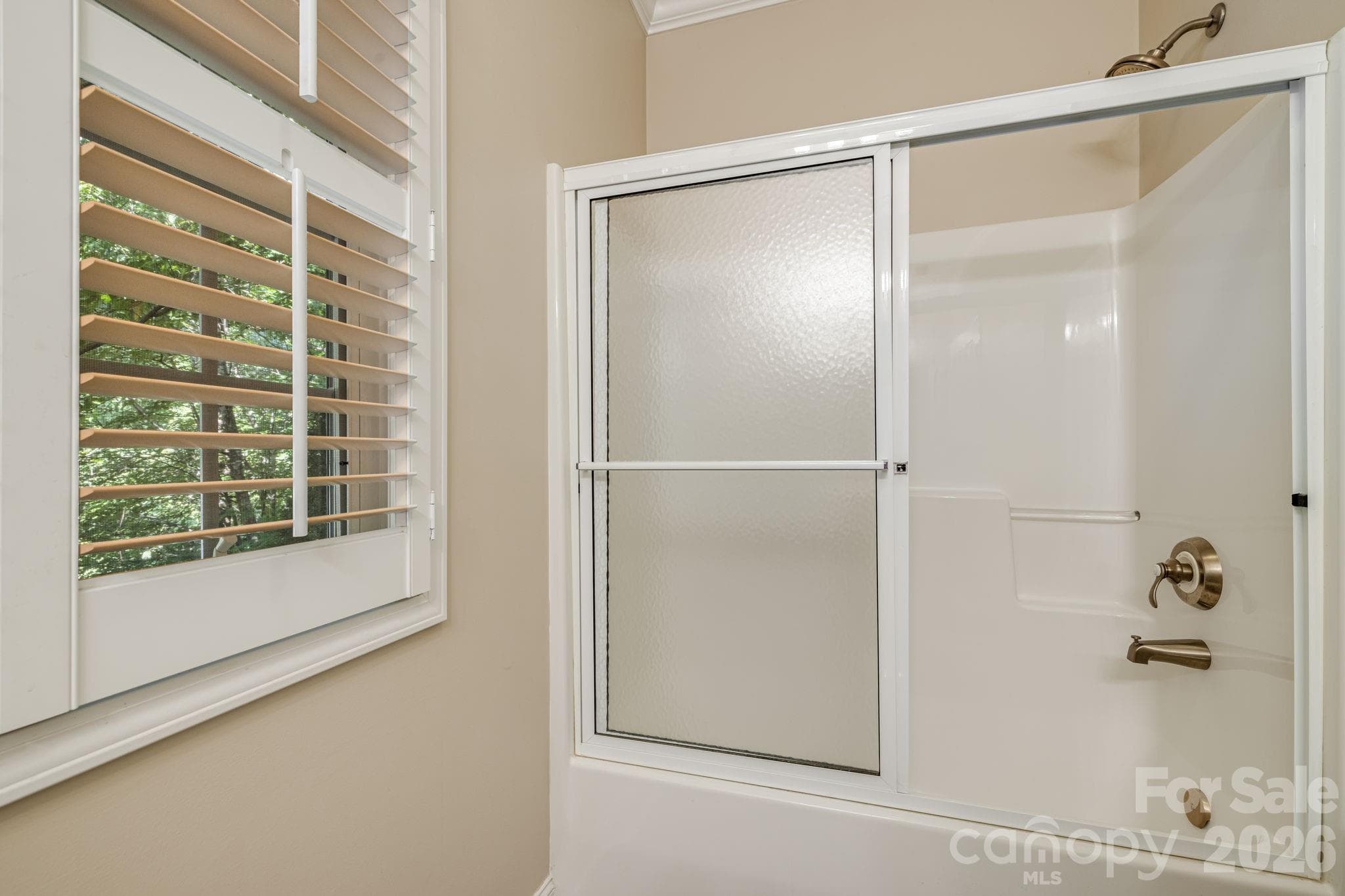Main level guest bath shower. - 212 Carriage Springs Way, Hendersonville