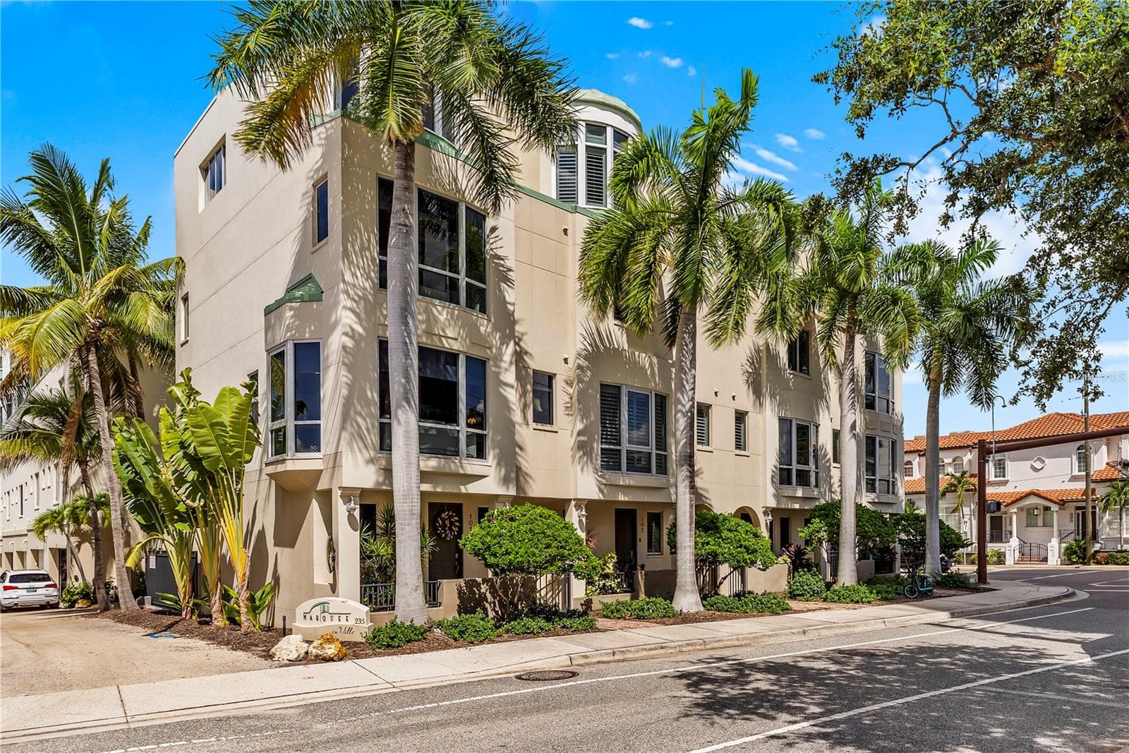 End Unit 4 Level townhome - 235 COCOANUT AVE #101A, SARASOTA