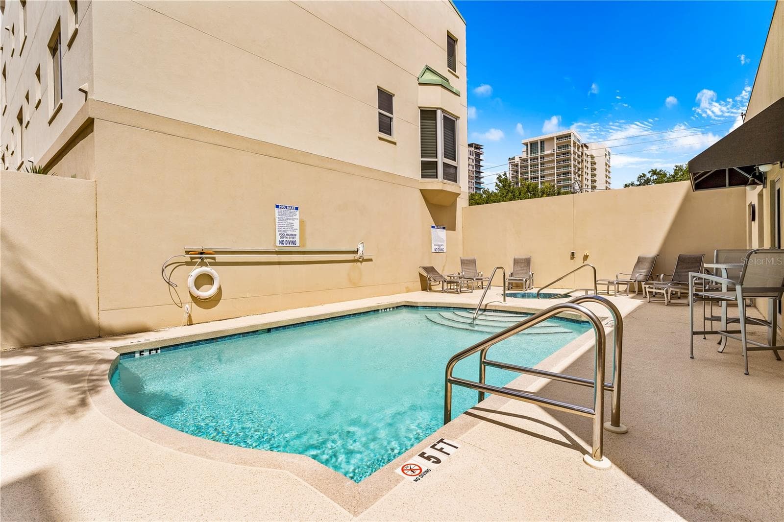Community Pool + Spa - 235 COCOANUT AVE #101A, SARASOTA