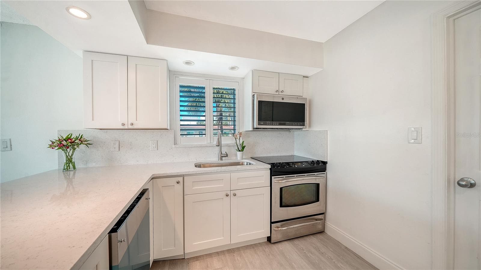 Plantation Shutters in Kitchen! - 4750 GULF OF MEXICO DR #Villa 8, LONGBOAT KEY