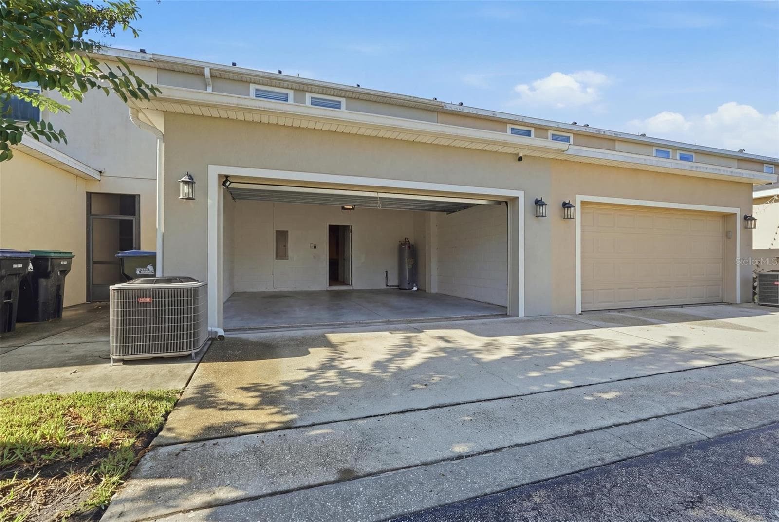 Two-car attached garage - 13613 ERIDANUS DR, ORLANDO