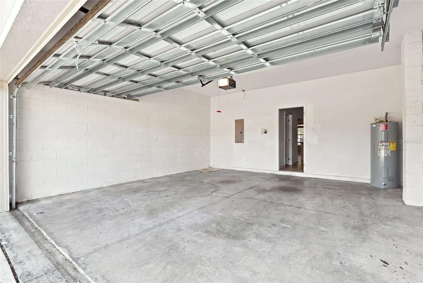 Two-car attached garage - 13613 ERIDANUS DR, ORLANDO