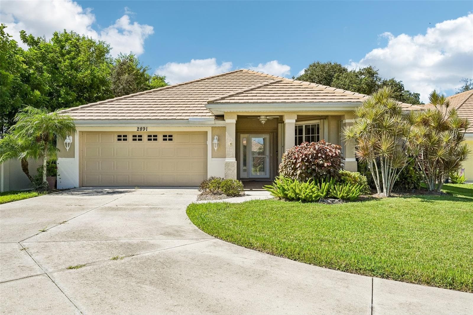 2891 WHISPERING PINE LN