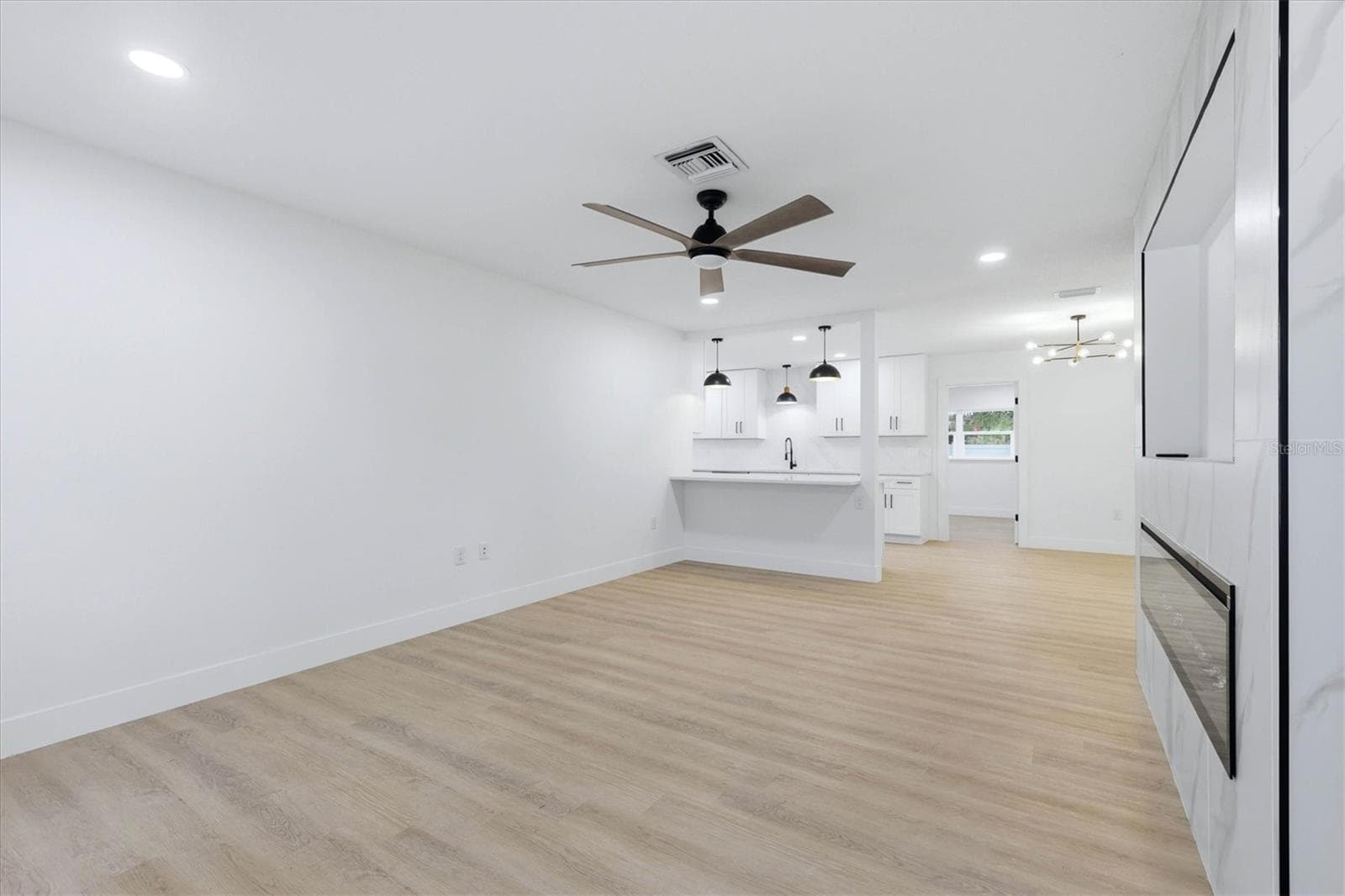 Single Family Residence at 4420 W BAY COURT AVE, TAMPA, photo 6 of 29