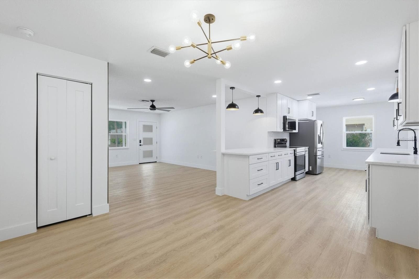 Single Family Residence at 4420 W BAY COURT AVE, TAMPA, photo 11 of 29