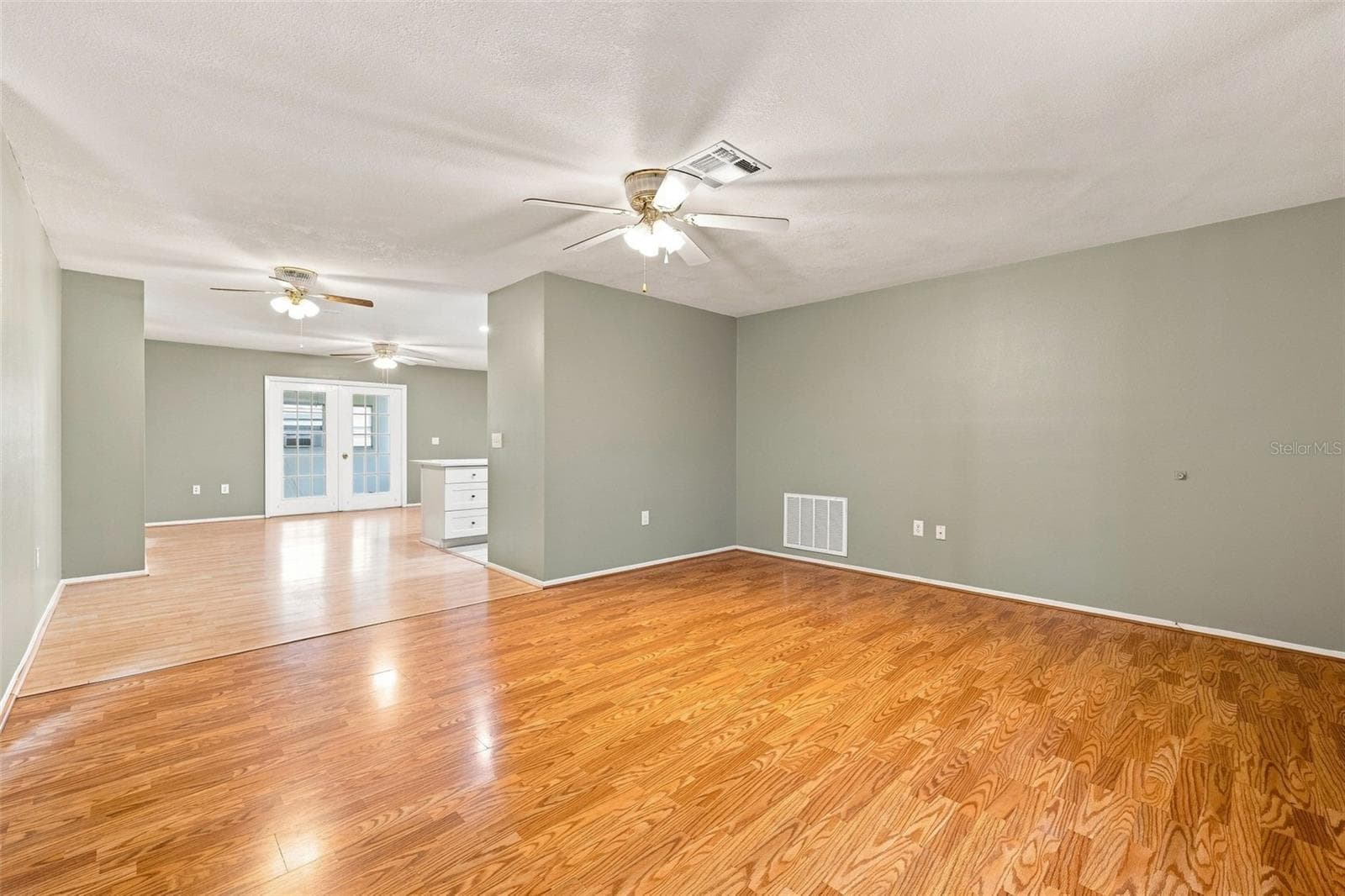 Front family room - 4331 SWALLOWTAIL DR, NEW PORT RICHEY
