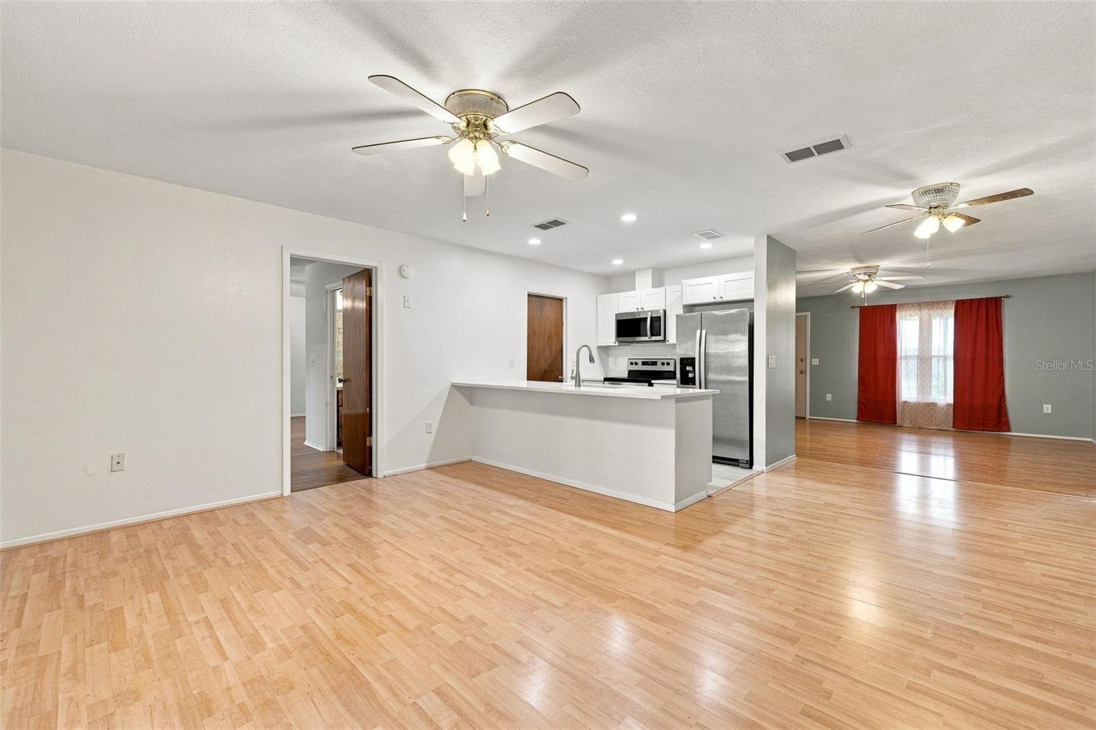 Open concept living space - 4331 SWALLOWTAIL DR, NEW PORT RICHEY