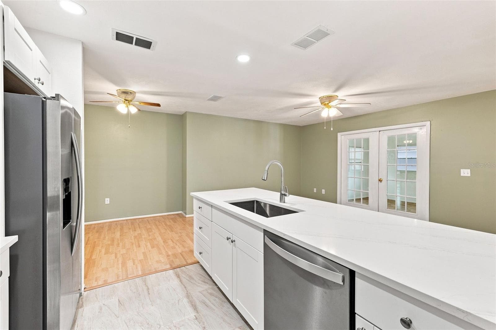 Kitchen with Quartz countertops, ss appliances - 4331 SWALLOWTAIL DR, NEW PORT RICHEY