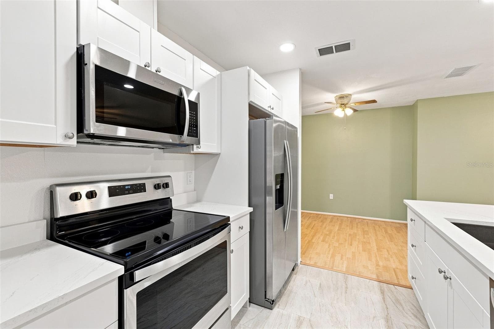 Kitchen with Quartz countertops, ss appliances - 4331 SWALLOWTAIL DR, NEW PORT RICHEY