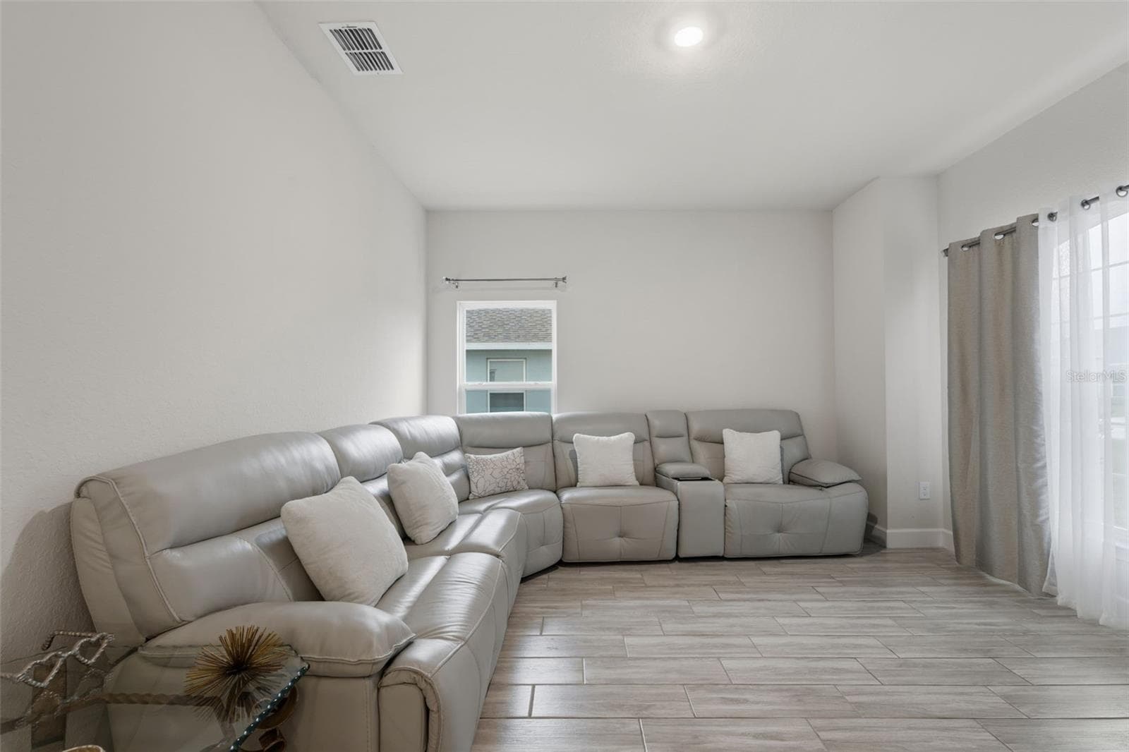 Single Family Residence at 5479 KNIGHTS LANDING DR., LAKELAND, photo 13 of 36