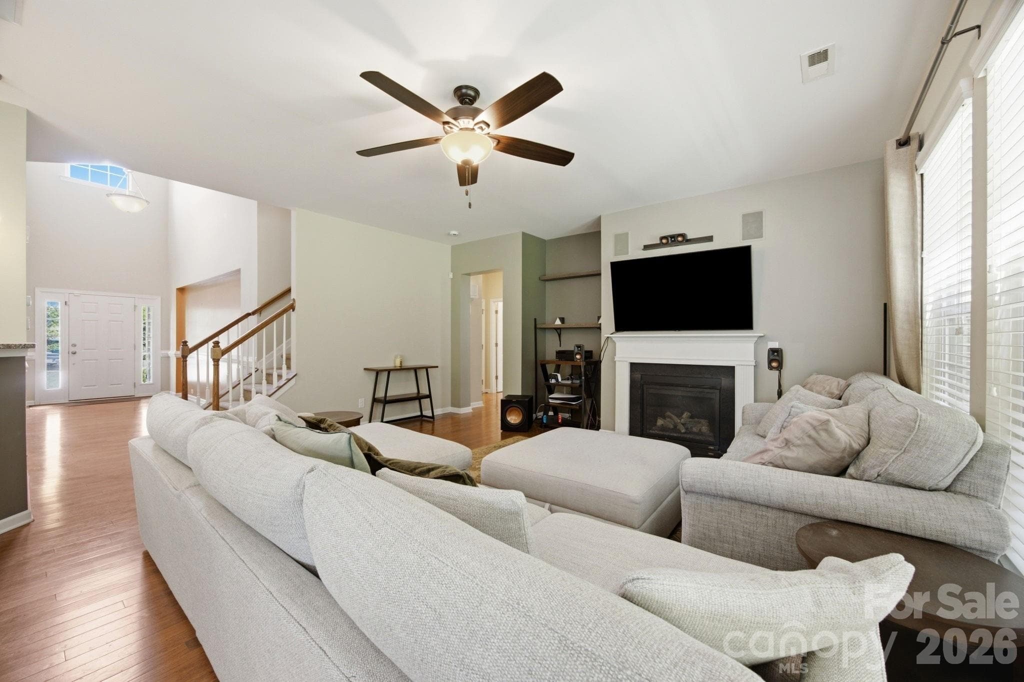 Single Family Residence at 14711 Brannock Hills Drive, Charlotte, photo 4 of 34