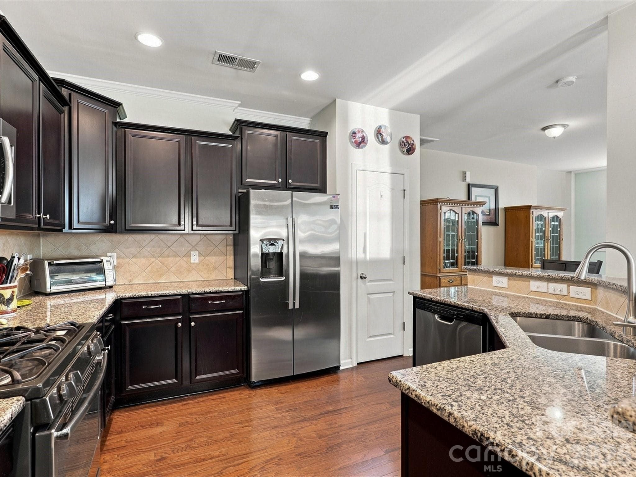 Single Family Residence at 78130 Rillstone Drive, Lancaster, photo 12 of 41