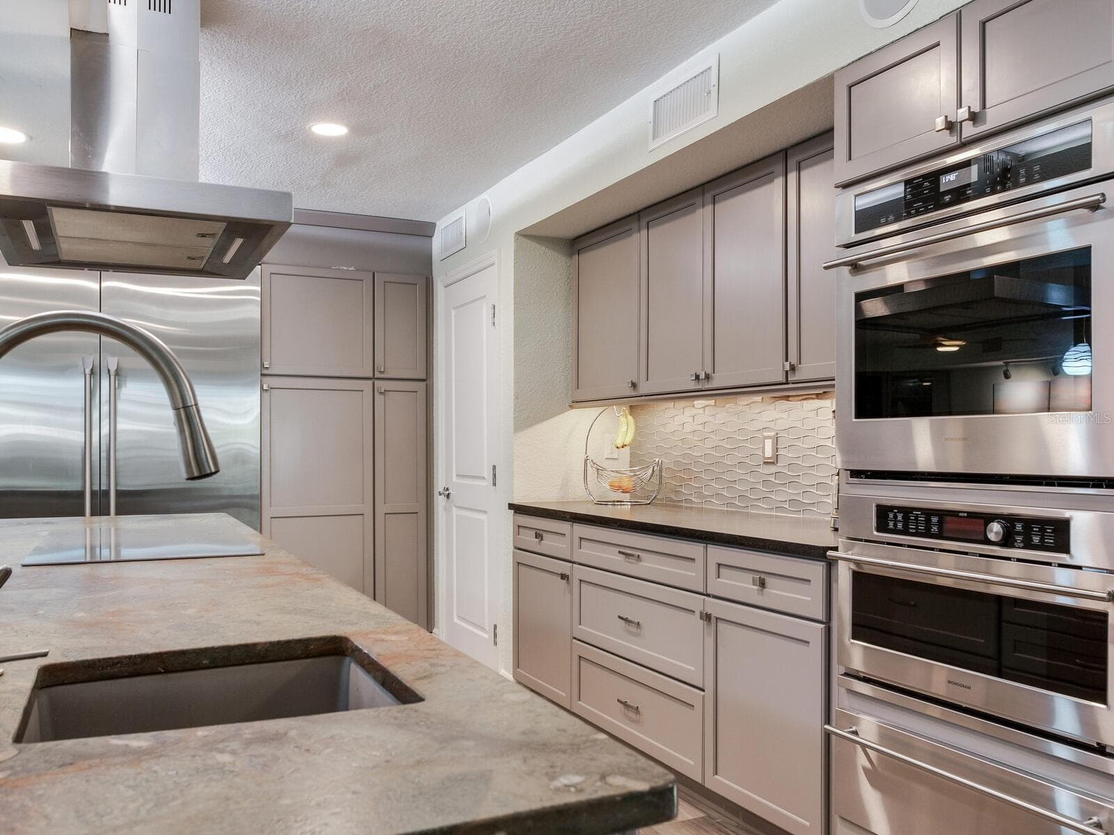 Executive Chef Kitchen - 5353 GULF BLVD #B202, ST PETE BEACH