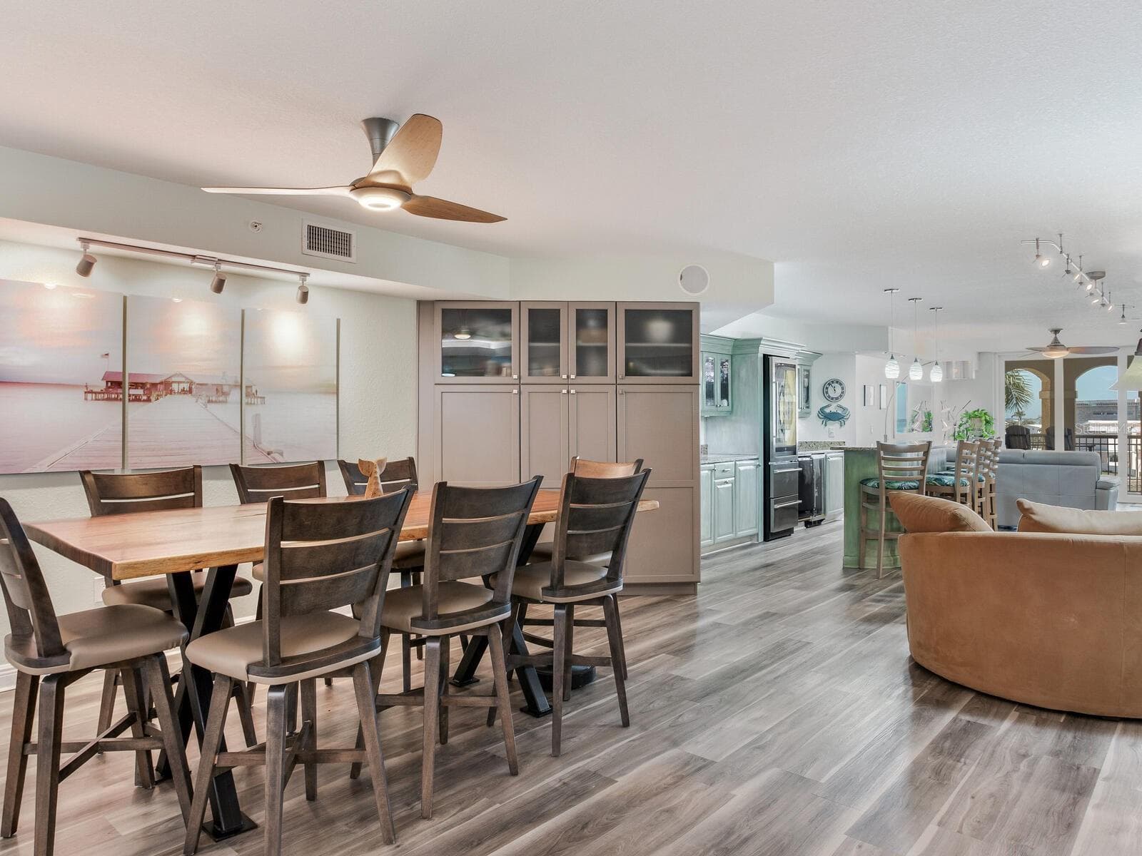 Dining Rm with Built-ins - 5353 GULF BLVD #B202, ST PETE BEACH