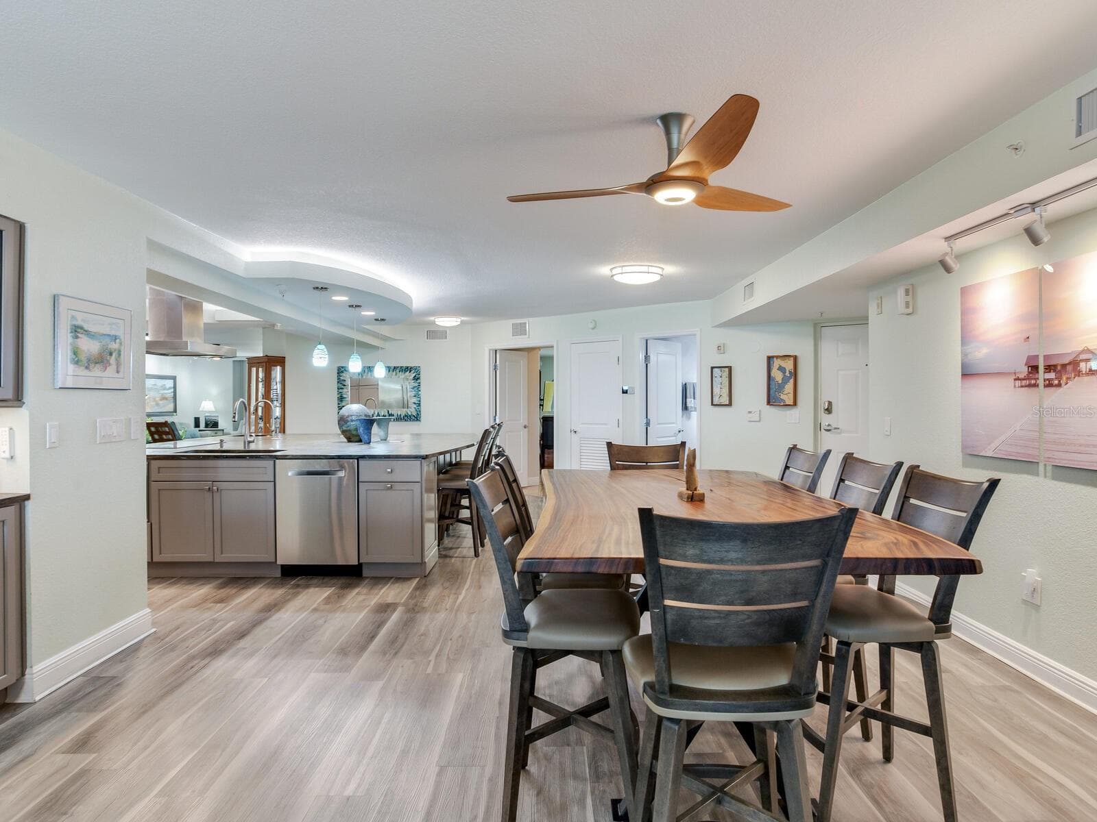 Dining Rm/Living Rm Combo - 5353 GULF BLVD #B202, ST PETE BEACH