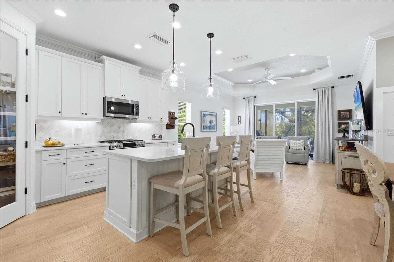 Kitchen/Upgraded Quartz Counter Tops - 10528 CROOKED CREEK CT, PARRISH