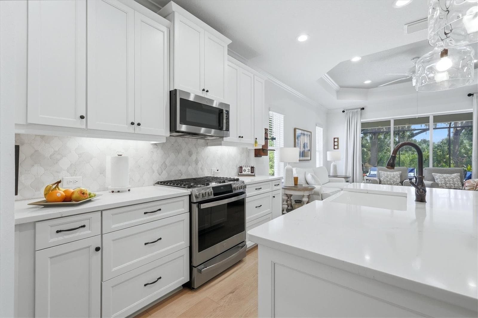 42" Cabinets - 10528 CROOKED CREEK CT, PARRISH