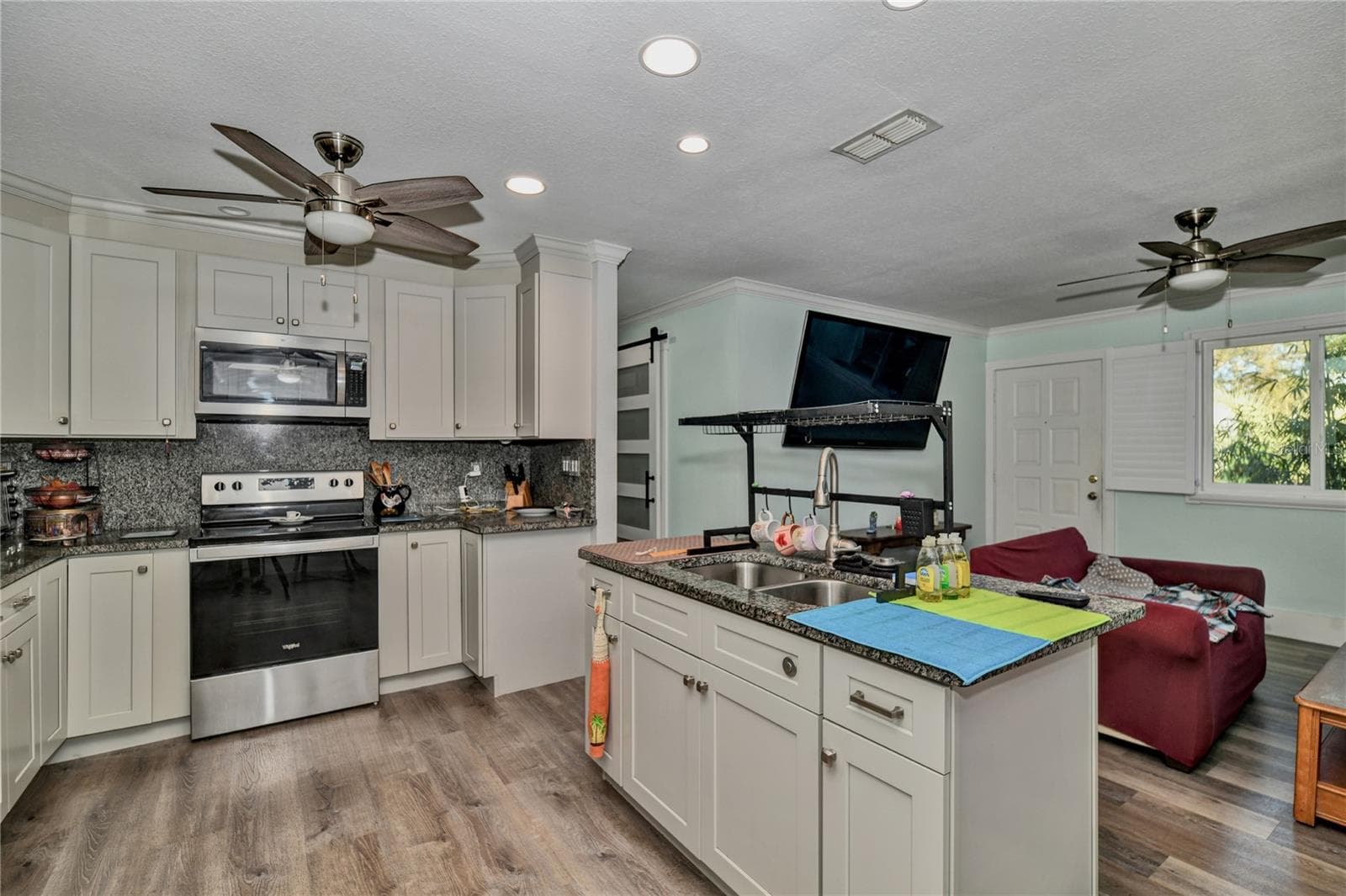 Open concept kitchen - 10958 SW 86TH CT, OCALA