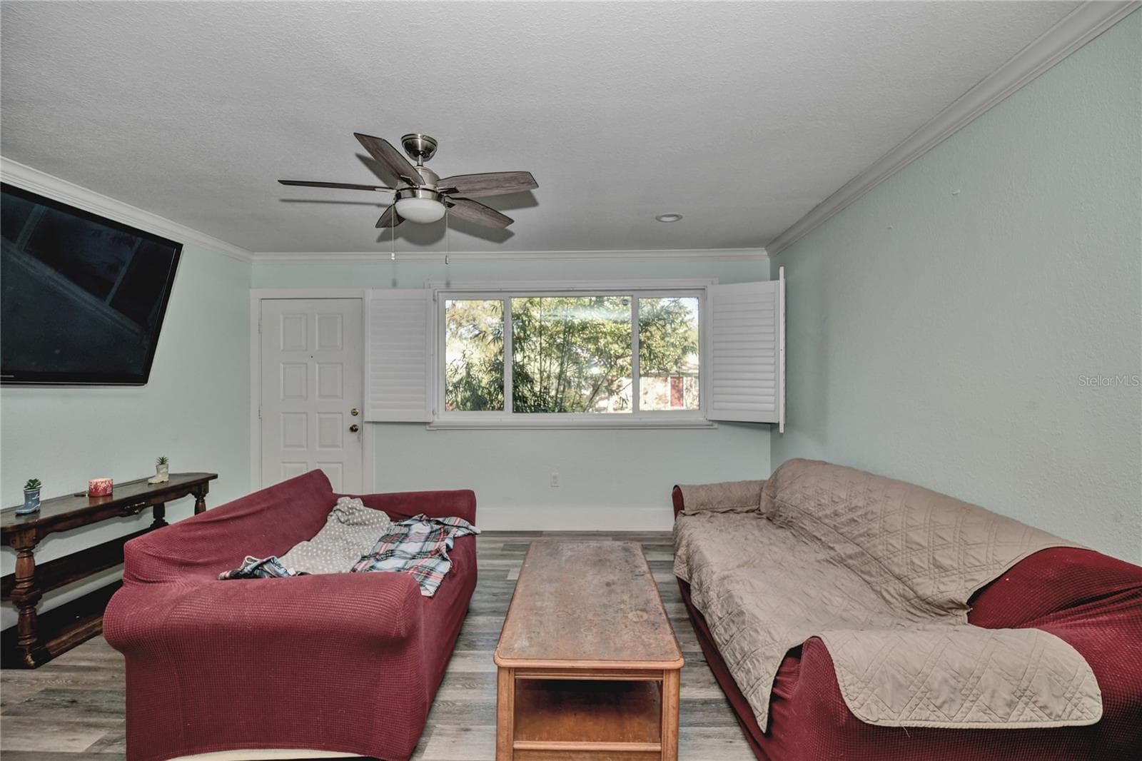 Large window, high ceiling, ceiling fan - 10958 SW 86TH CT, OCALA