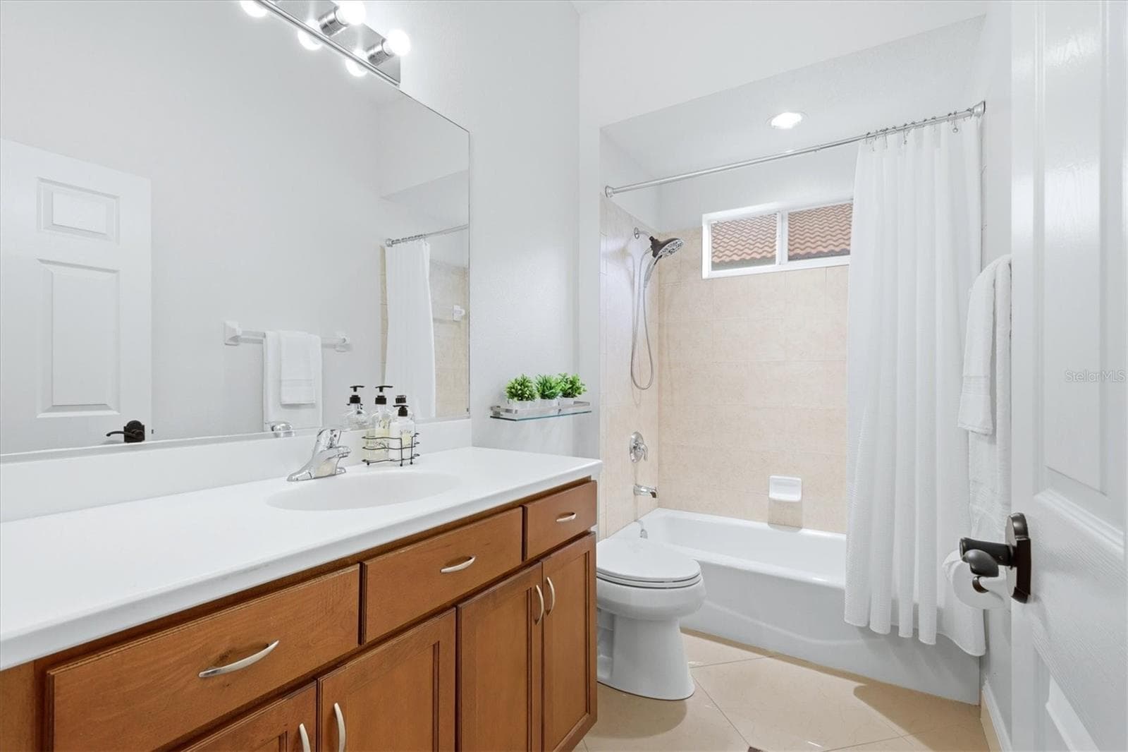 Guest Bathroom - 7519 BIRDS EYE TER, BRADENTON