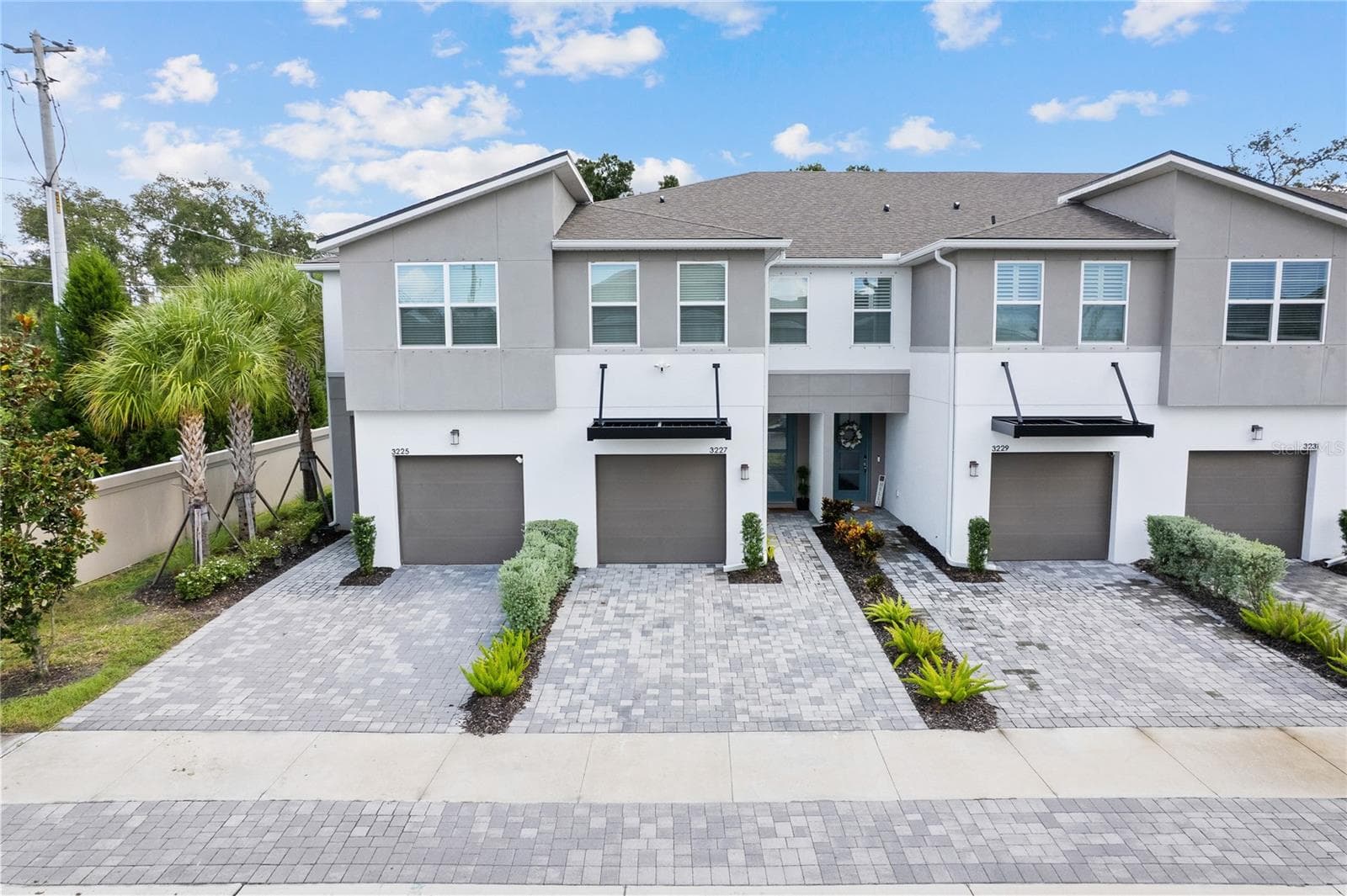 Townhouse at 3227 TIMBER CROSSING AVE, BRANDON, photo 2 of 33