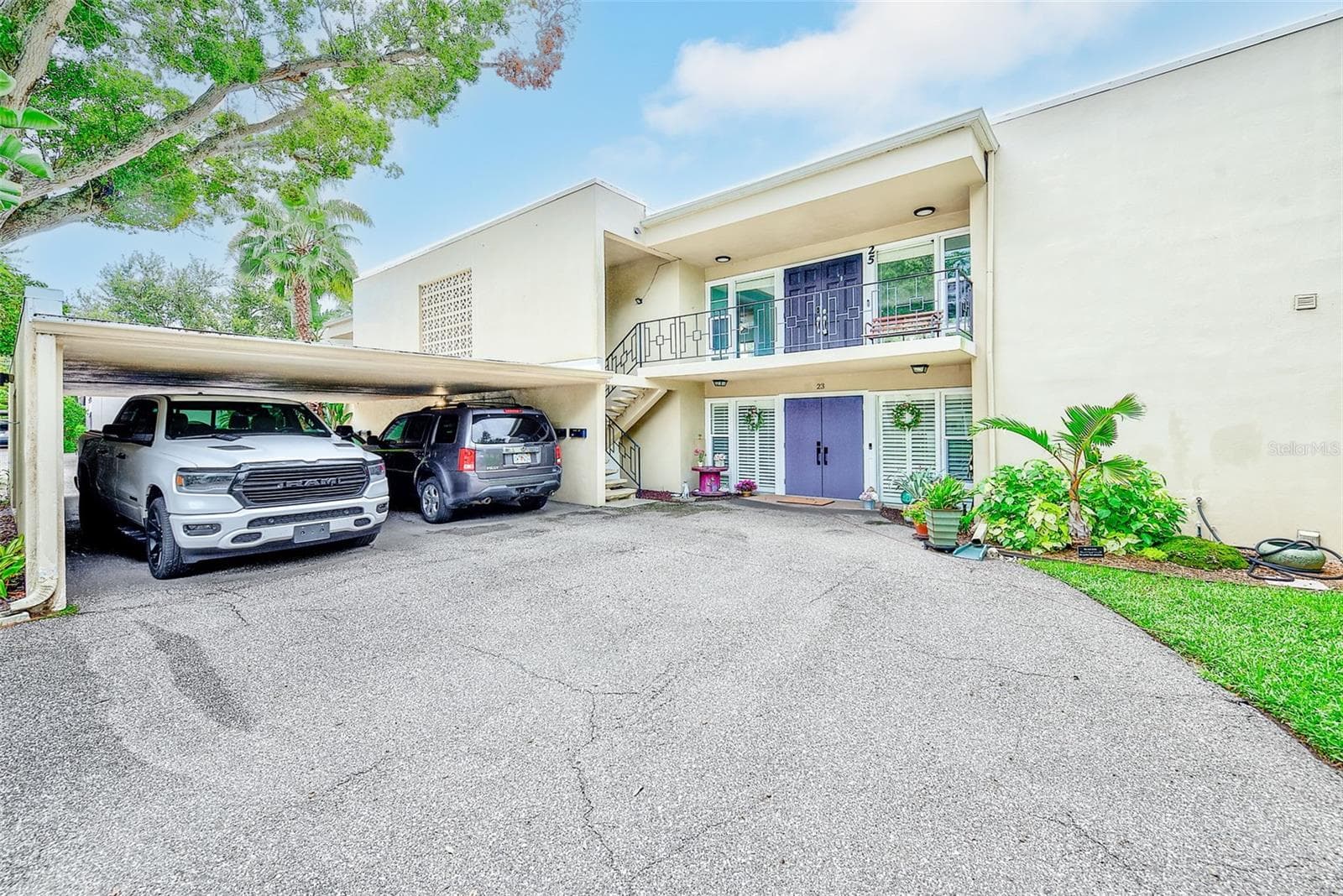 25 COUNTRY CLUB DR