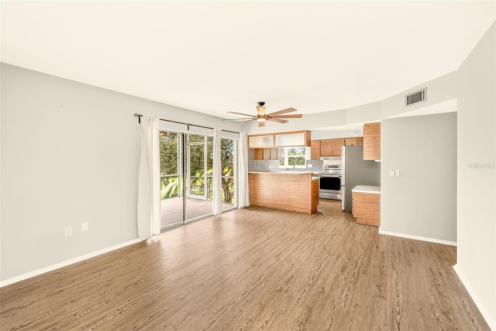 Condominium at 25 COUNTRY CLUB DR, LARGO, photo 8 of 44
