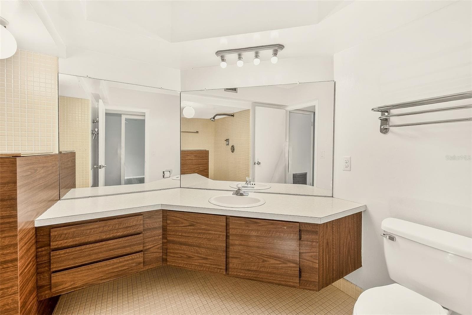 Condominium at 25 COUNTRY CLUB DR, LARGO, photo 28 of 44