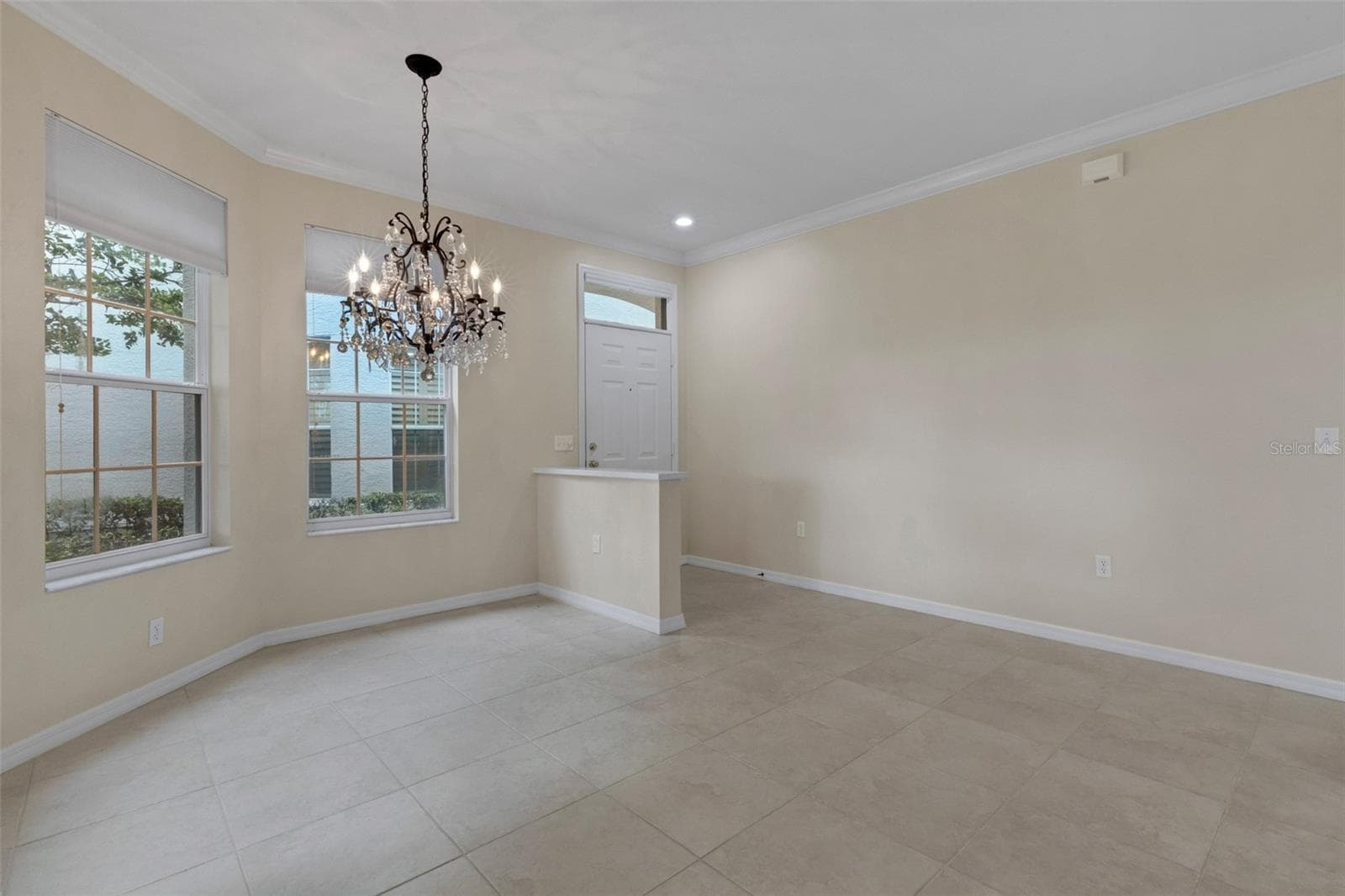 and the dining space is immediately adjacent to the greatroom and kitchen yet well defined. - 684 GRASSLANDS VILLAGE CIR, LAKELAND