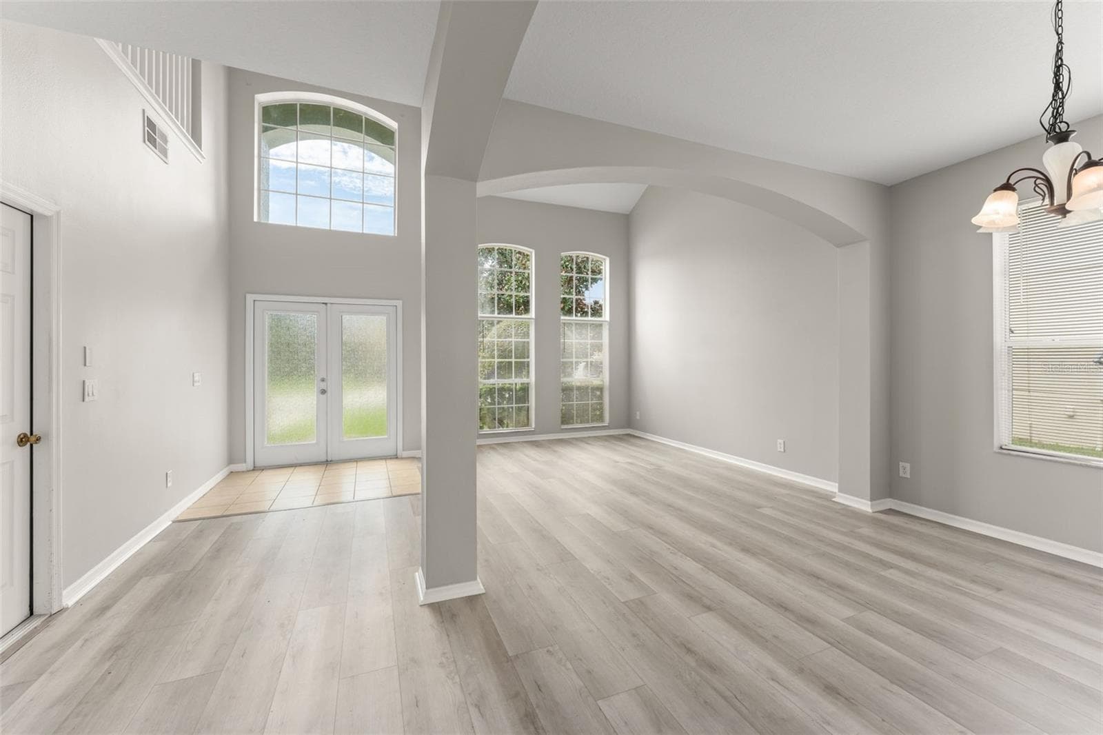 Single Family Residence at 33411 TERRAGONA DR, SORRENTO, photo 5 of 57