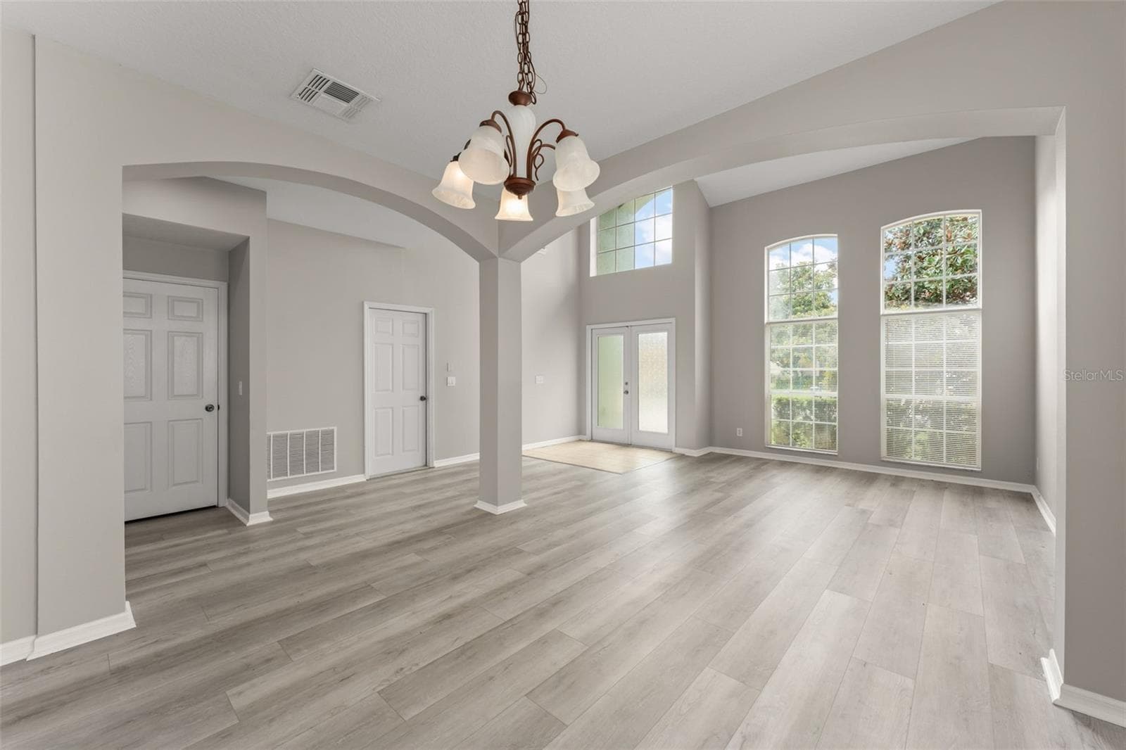 Single Family Residence at 33411 TERRAGONA DR, SORRENTO, photo 9 of 57