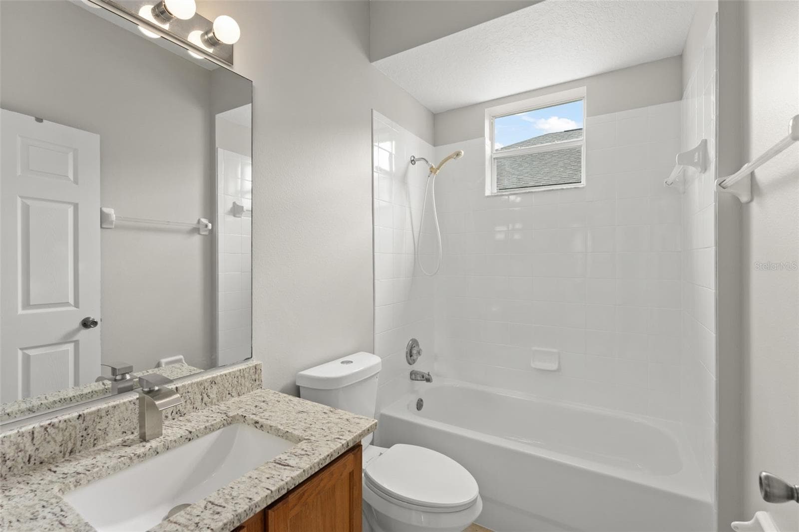 Single Family Residence at 33411 TERRAGONA DR, SORRENTO, photo 21 of 57