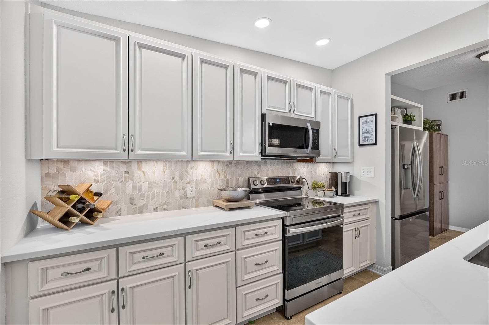 Quartz counter tops, new appliances - 2260 COLDSTREAM DR, WINTER PARK