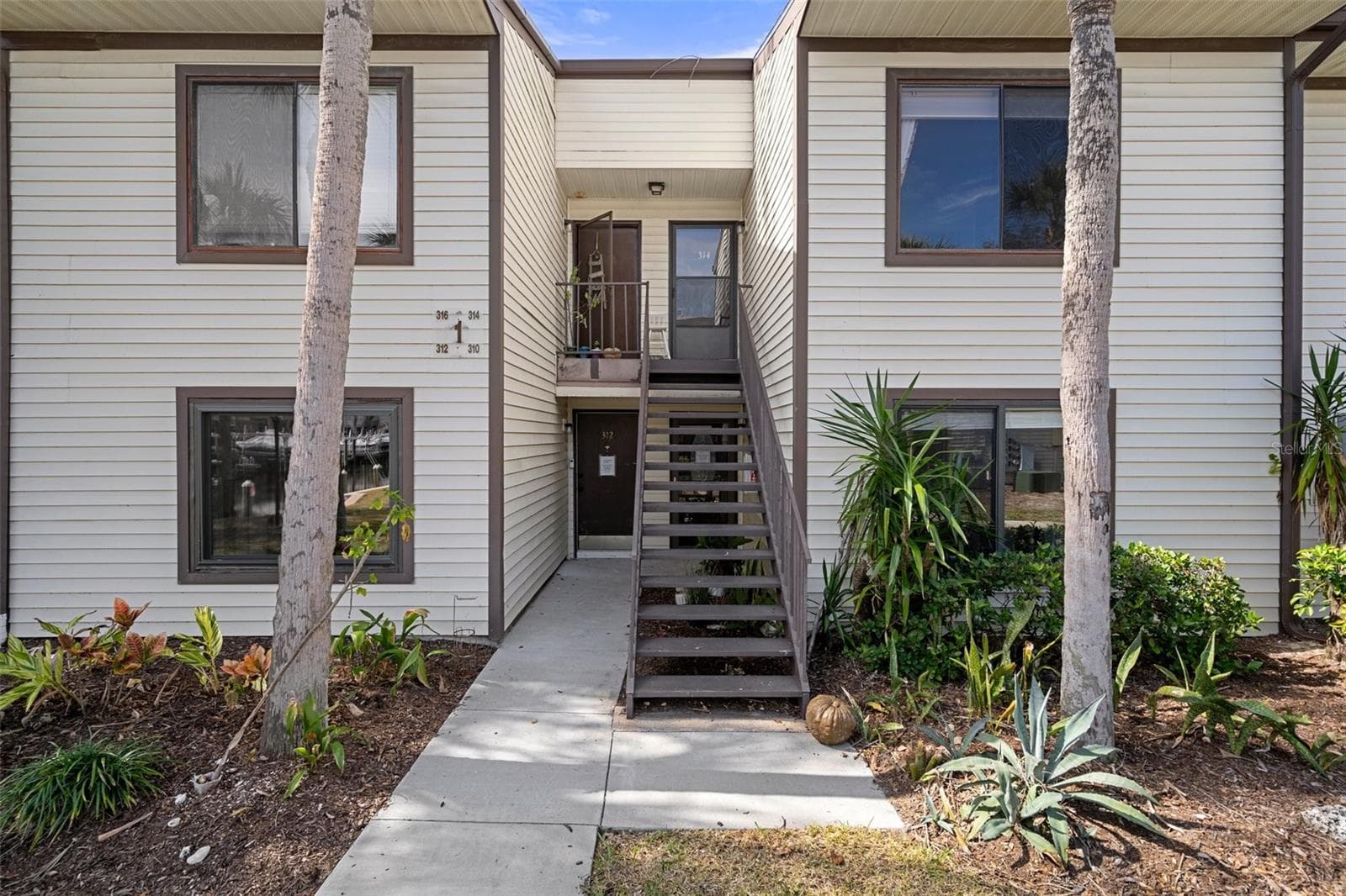 314 MOORINGS COVE DR