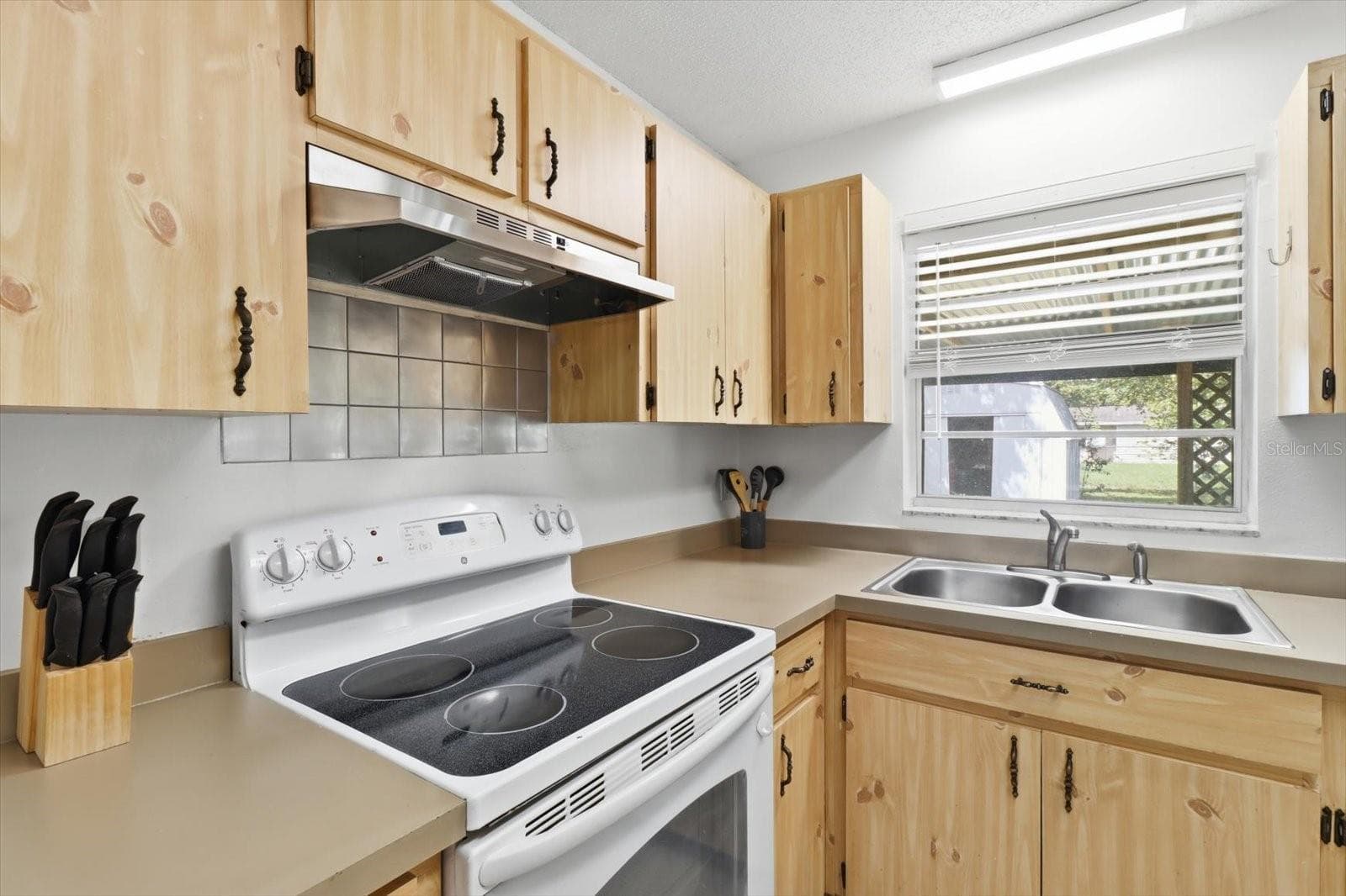 Single Family Residence at 3850 S FLAMINGO TER, HOMOSASSA, photo 12 of 40