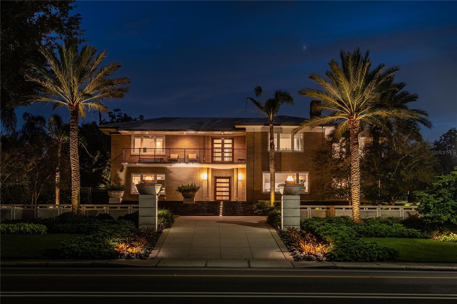995 LAKE HOLLINGSWORTH DR
