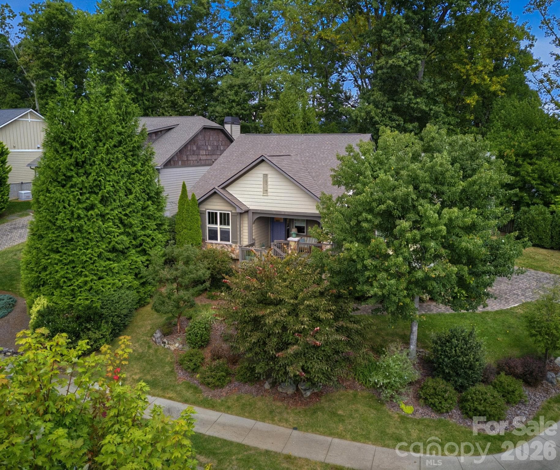 Single Family Residence at 323 Fennel Dun Circle, Biltmore Lake, photo 2 of 44