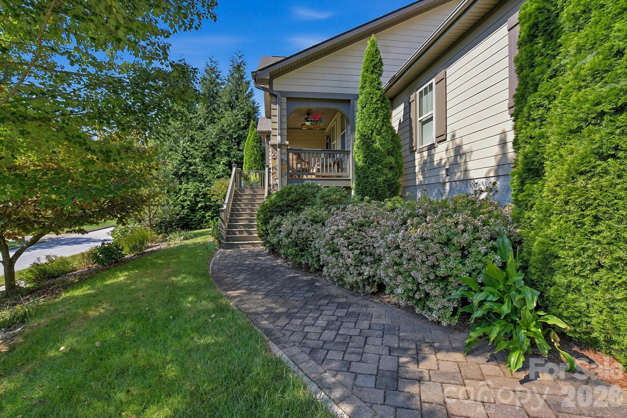 Single Family Residence at 323 Fennel Dun Circle, Biltmore Lake, photo 5 of 44