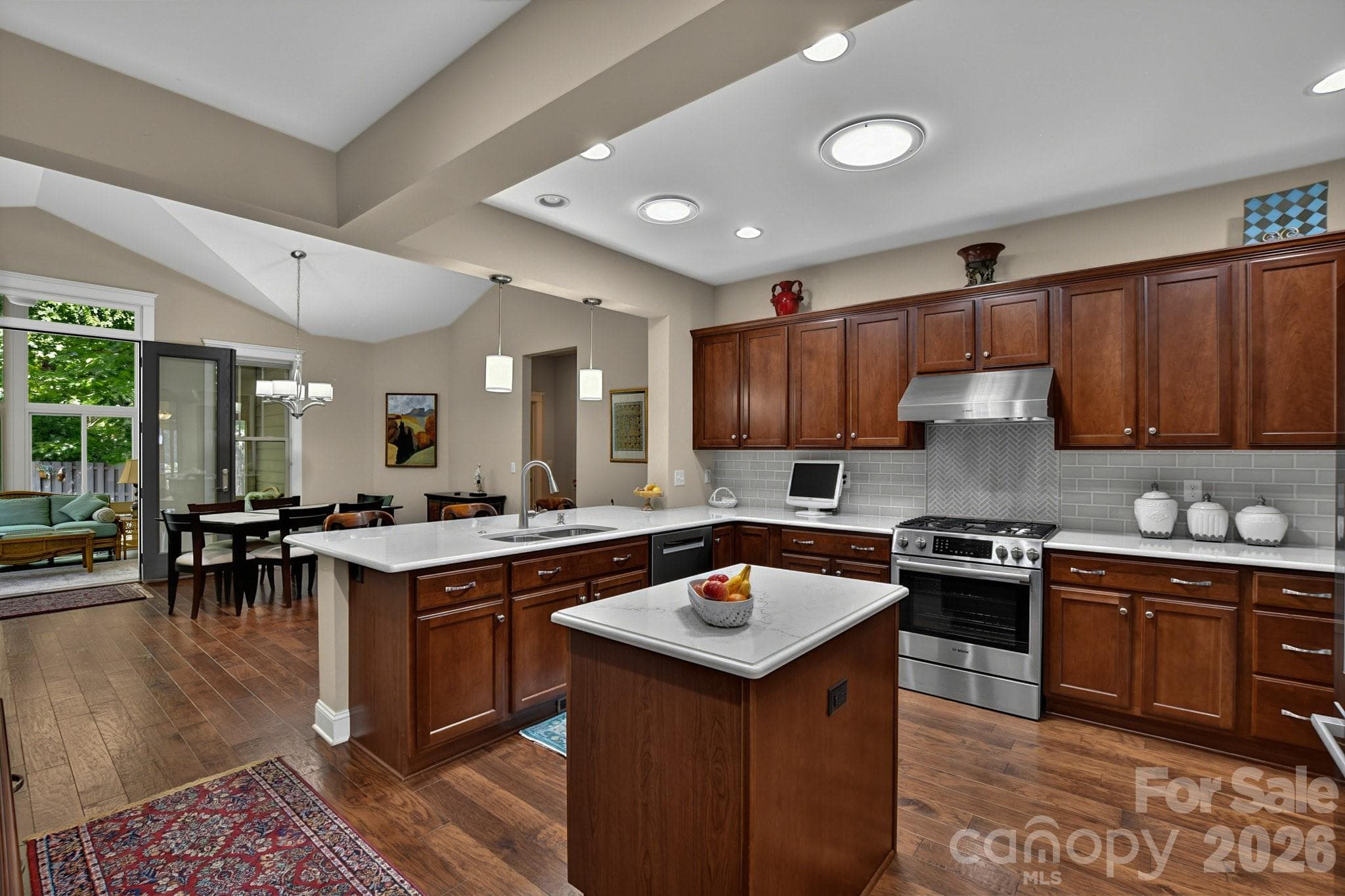Single Family Residence at 323 Fennel Dun Circle, Biltmore Lake, photo 10 of 44