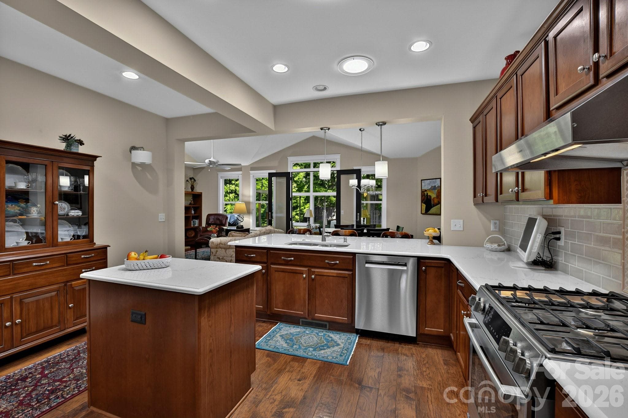 Single Family Residence at 323 Fennel Dun Circle, Biltmore Lake, photo 12 of 44