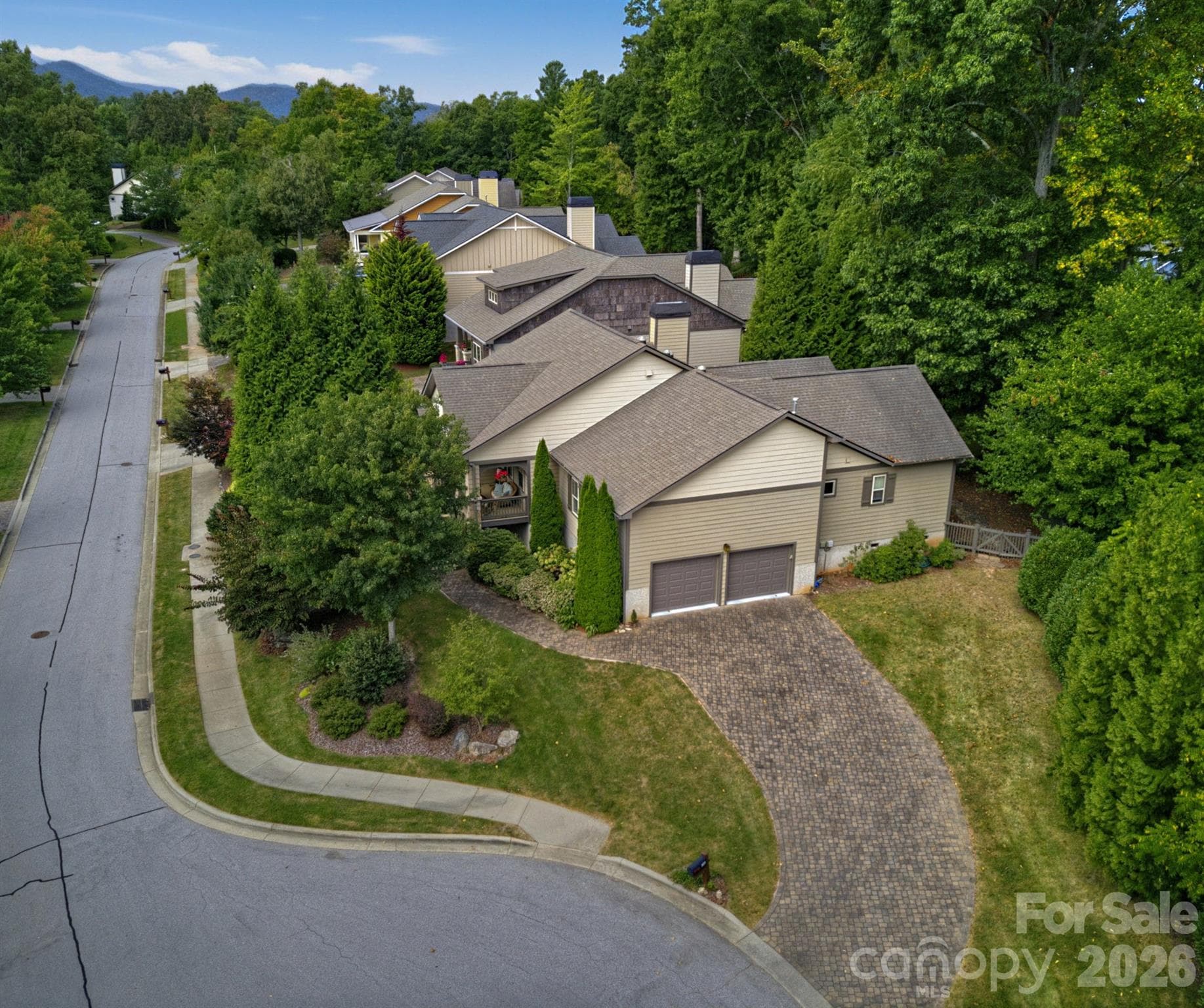 Single Family Residence at 323 Fennel Dun Circle, Biltmore Lake, photo 35 of 44
