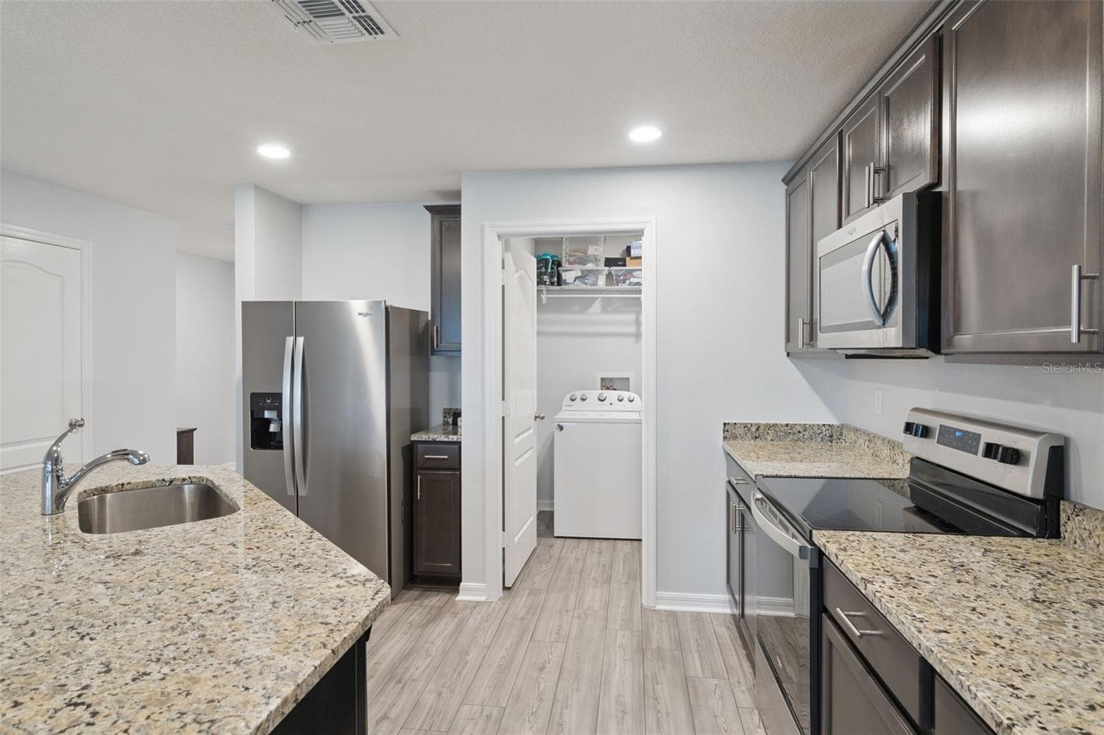Kitchen - 1537 WYNFORD CIR, TAVARES