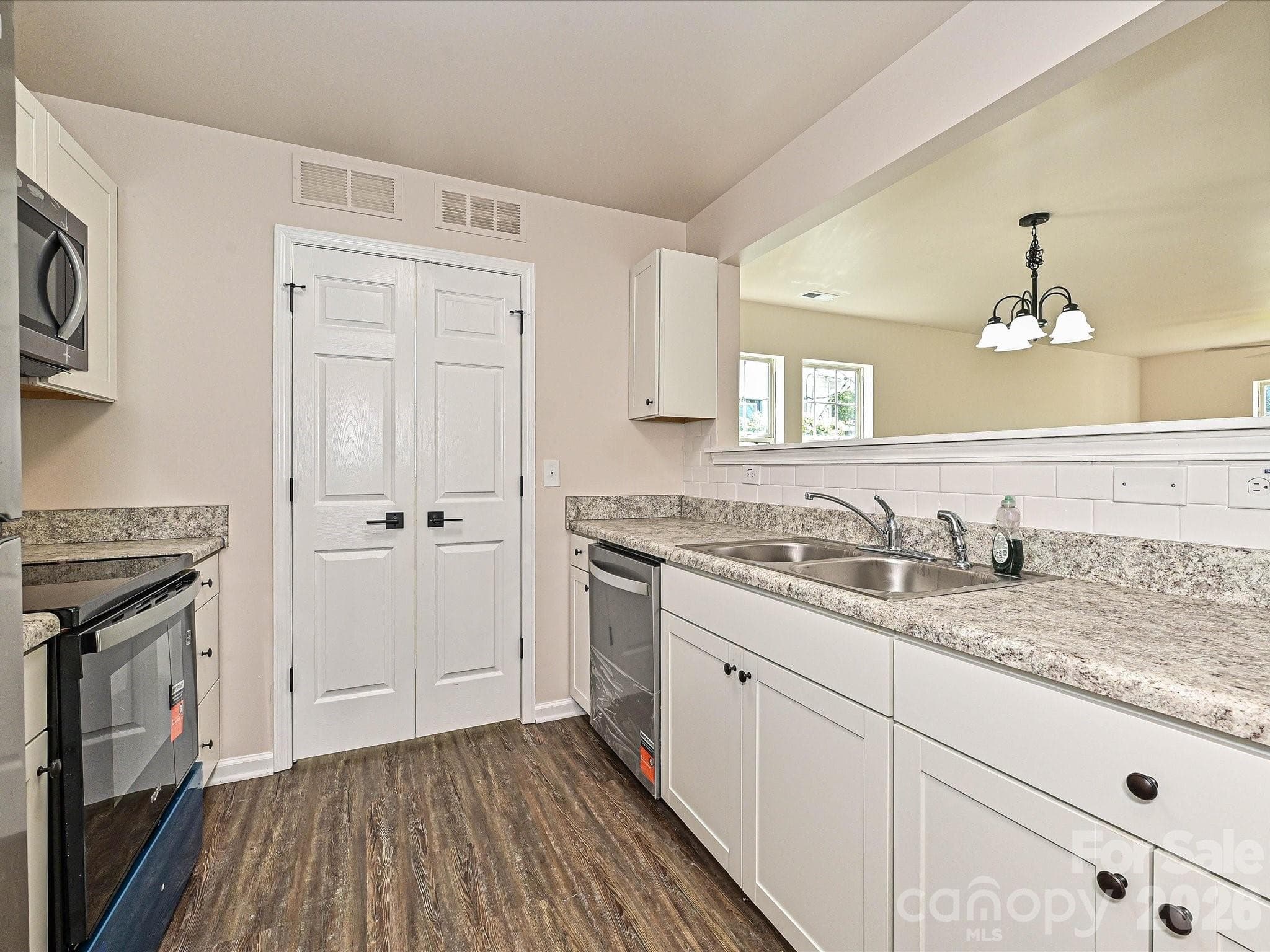 Single Family Residence at 402 Jones Street, Charlotte, photo 14 of 30