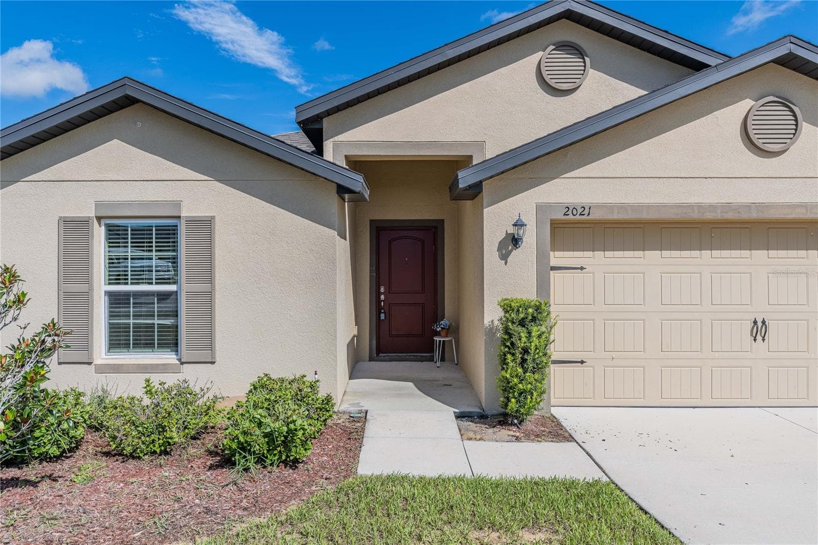Single Family Residence at 2021 AMBER SWEET CIR, DUNDEE, photo 4 of 39