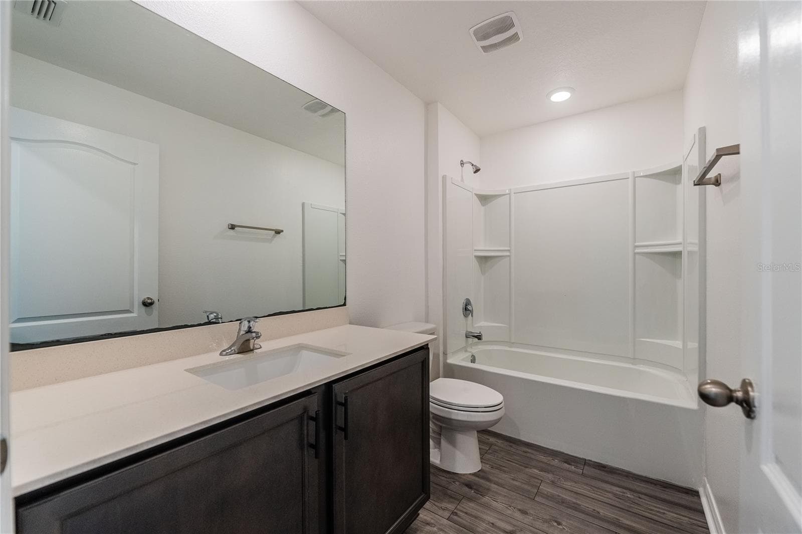 Single Family Residence at 2021 AMBER SWEET CIR, DUNDEE, photo 7 of 39