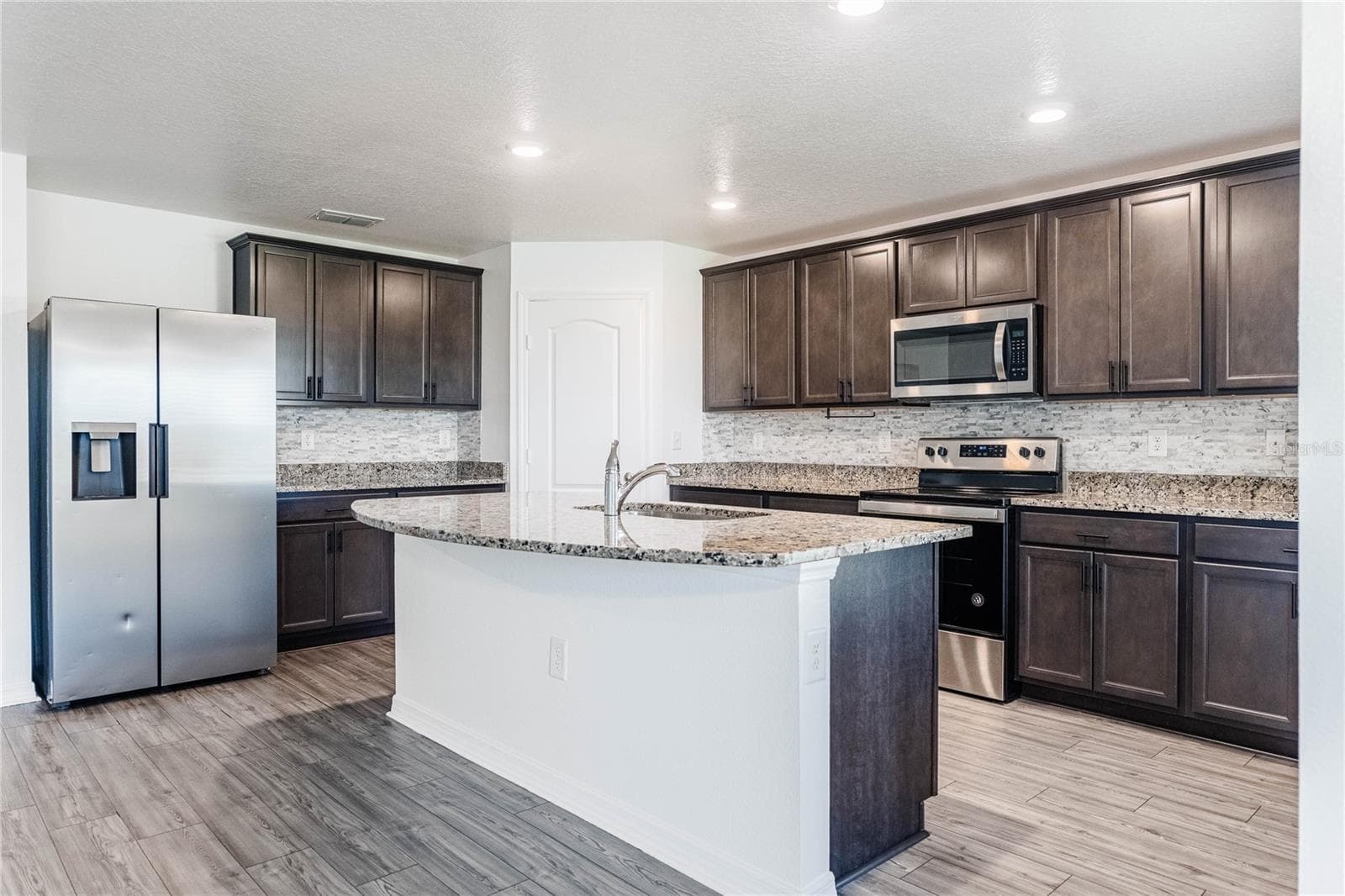 Single Family Residence at 2021 AMBER SWEET CIR, DUNDEE, photo 11 of 39