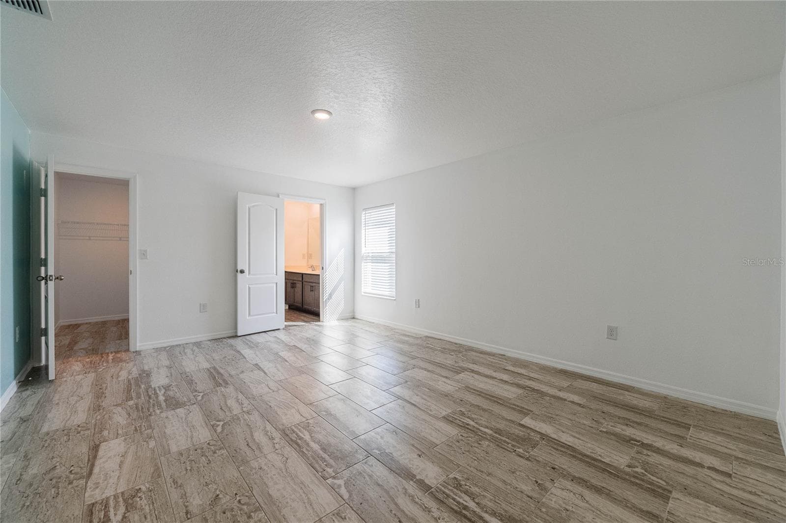 Single Family Residence at 2021 AMBER SWEET CIR, DUNDEE, photo 16 of 39