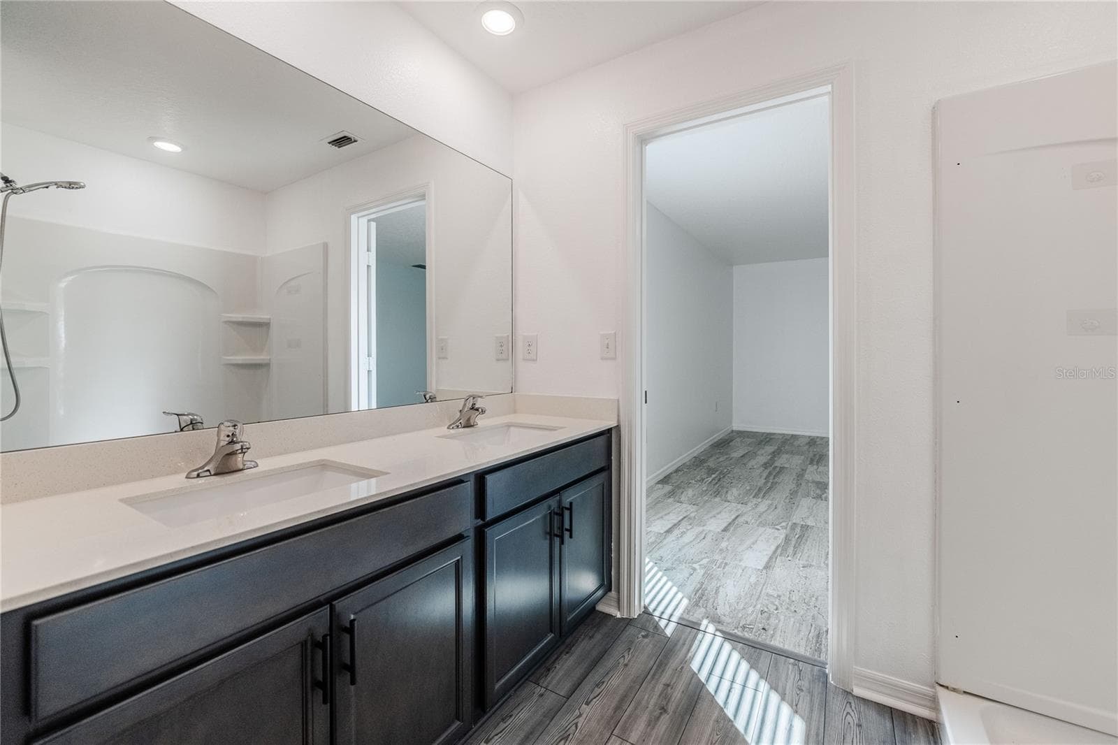 Single Family Residence at 2021 AMBER SWEET CIR, DUNDEE, photo 18 of 39