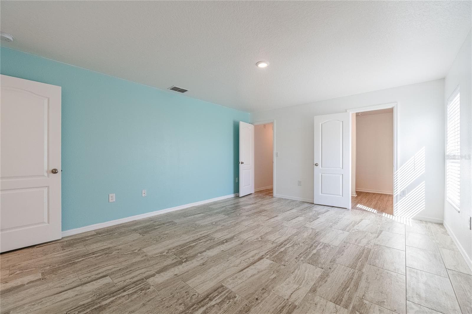 Single Family Residence at 2021 AMBER SWEET CIR, DUNDEE, photo 23 of 39