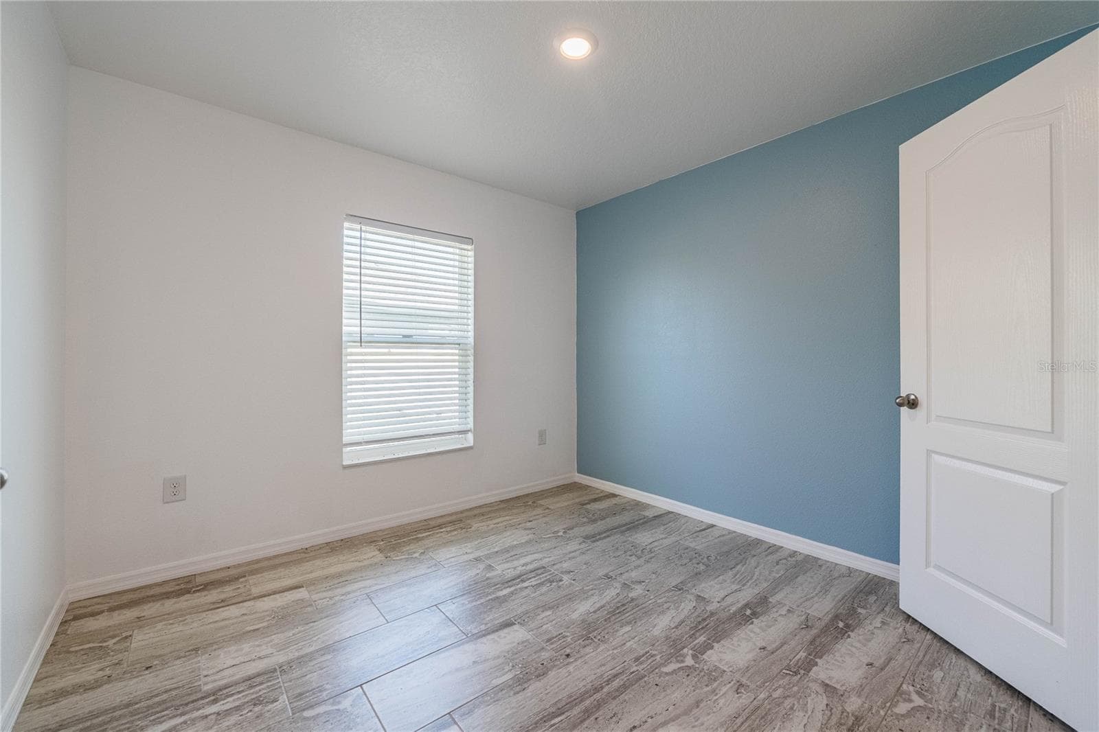 Single Family Residence at 2021 AMBER SWEET CIR, DUNDEE, photo 24 of 39